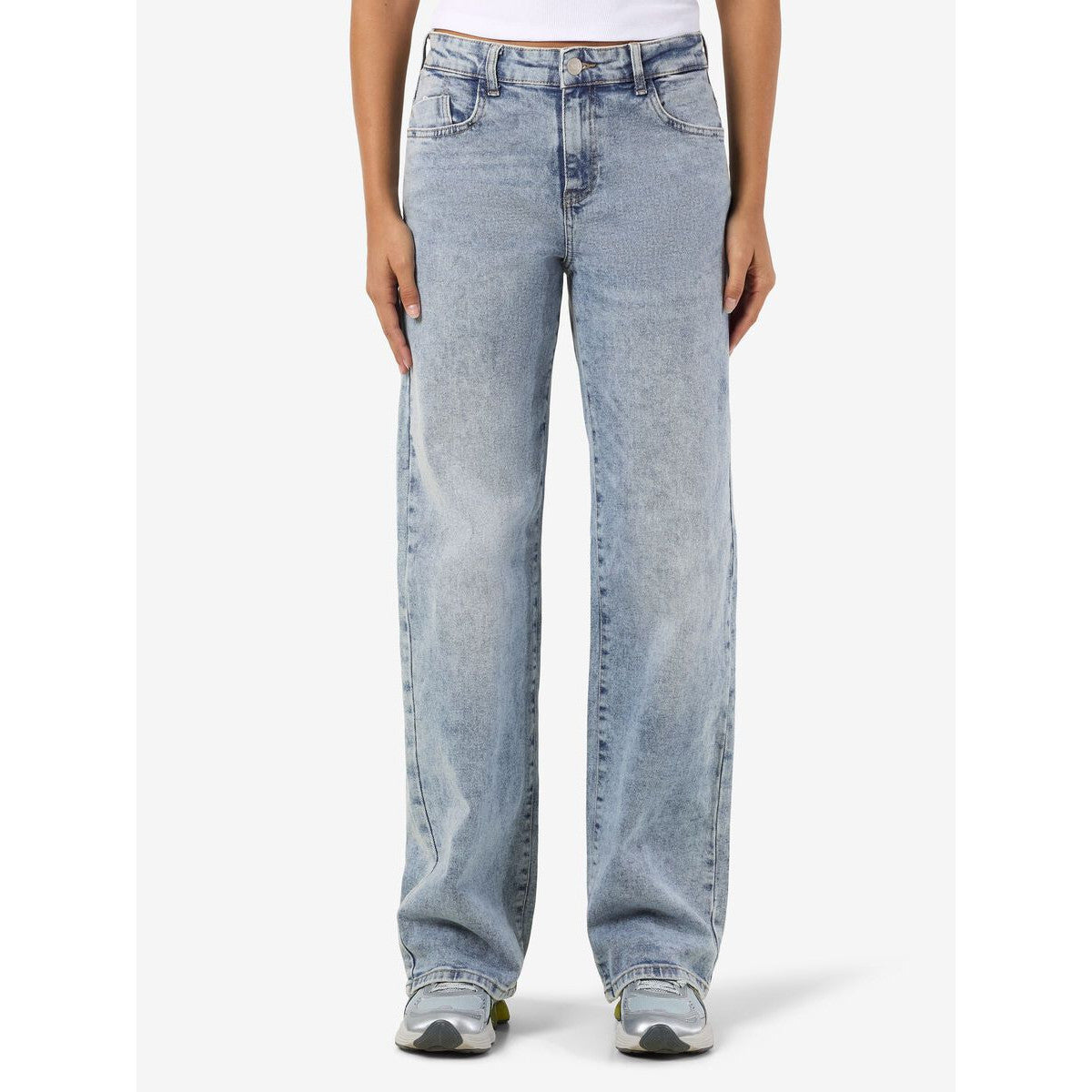 Noisy May Yolanda Women's Mid-Waist Light Blue Straight Fit Denim Jeans